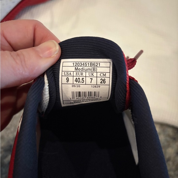 Women’s Brooks Launch 8 Texas Red and Blue Star Athletic Shoes - Picture 5 of 6